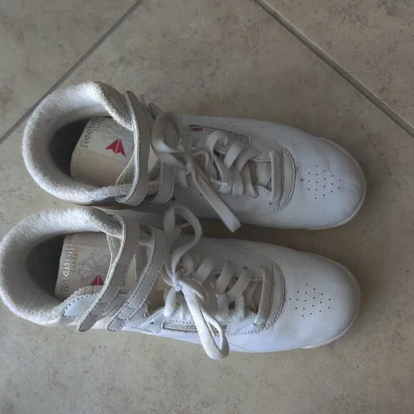 **NEW REEBOK CLASSIC FREESTYLE HI TOP SNEAKERS** Size 8.5 - Picture 6 of 8